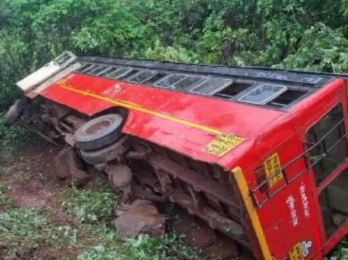 Eight passengers in Sindhudurga were slightly injured in an ST bus overturn accident due to ST driver falling asleep.