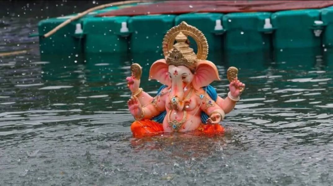 21 people died in the state during immersion! Mumbai: 21 people died in different incidents in the state during Ganpati Visarjan. Nine people have died in North Maharashtra, seven in Vidarbha and one in Virar. Apart from this, one person drowned in Chhatrapati Sambhajinagar, two in Nagar district and one in Indapur.