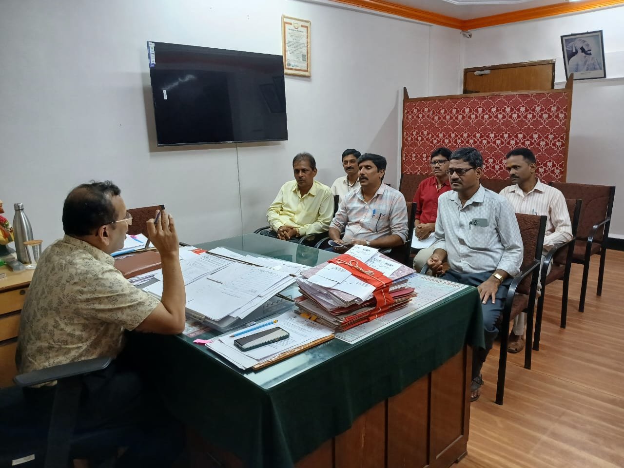 Maha. State District W. After the meeting of the Health Service Employees Association Ratnagiri, satisfaction in the promotion of 37 health workers in the district* District President Parashuram Nivendkar thanked the officials.