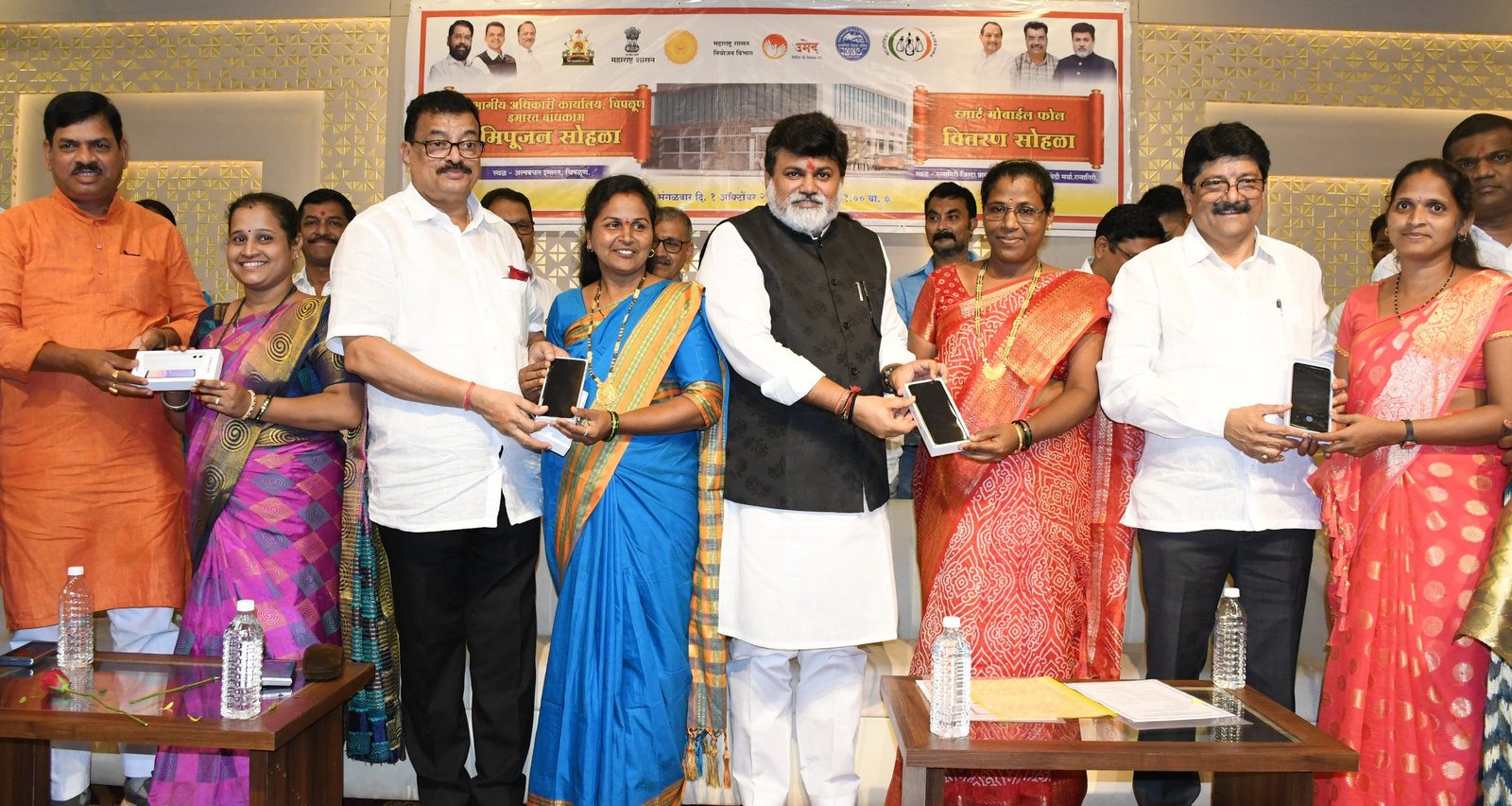 Distribution of Mobiles to Community Resource Persons in Chiplun Sales Center for Savings Groups at New District Office and Bus Stand – Guardian Minister Uday Samant