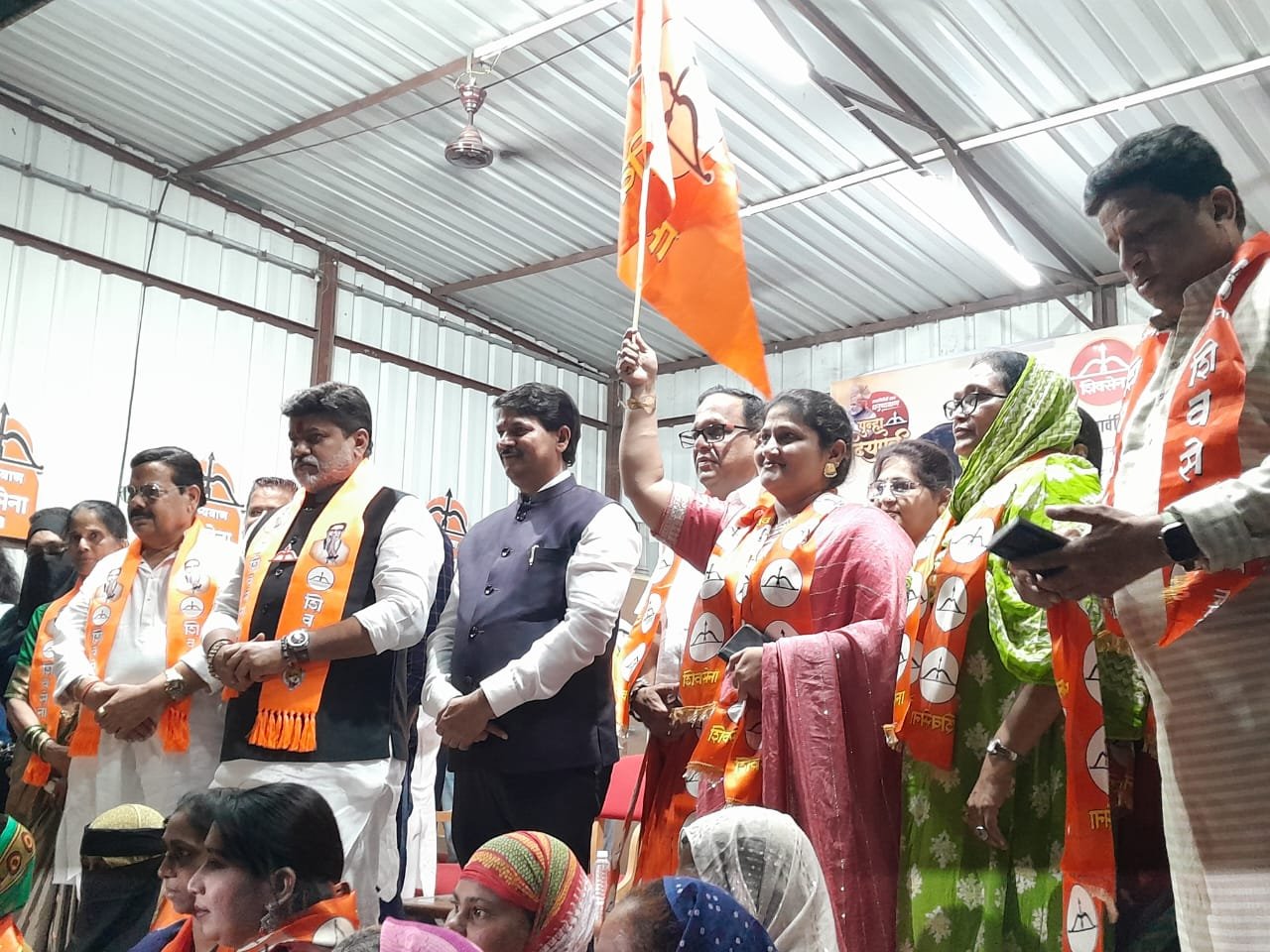 Saima Nadaf Kazi, the minority women city president of Ubhata group of Kokannagar Dhadadi, officially joined the Shiv Sena party in the presence of minister Uday Samant.